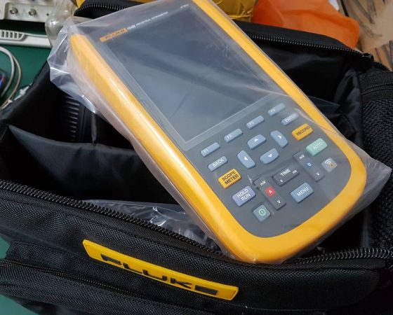 Fluke 124B Series Industrial Scopemeter Hand Held Oscilloscope